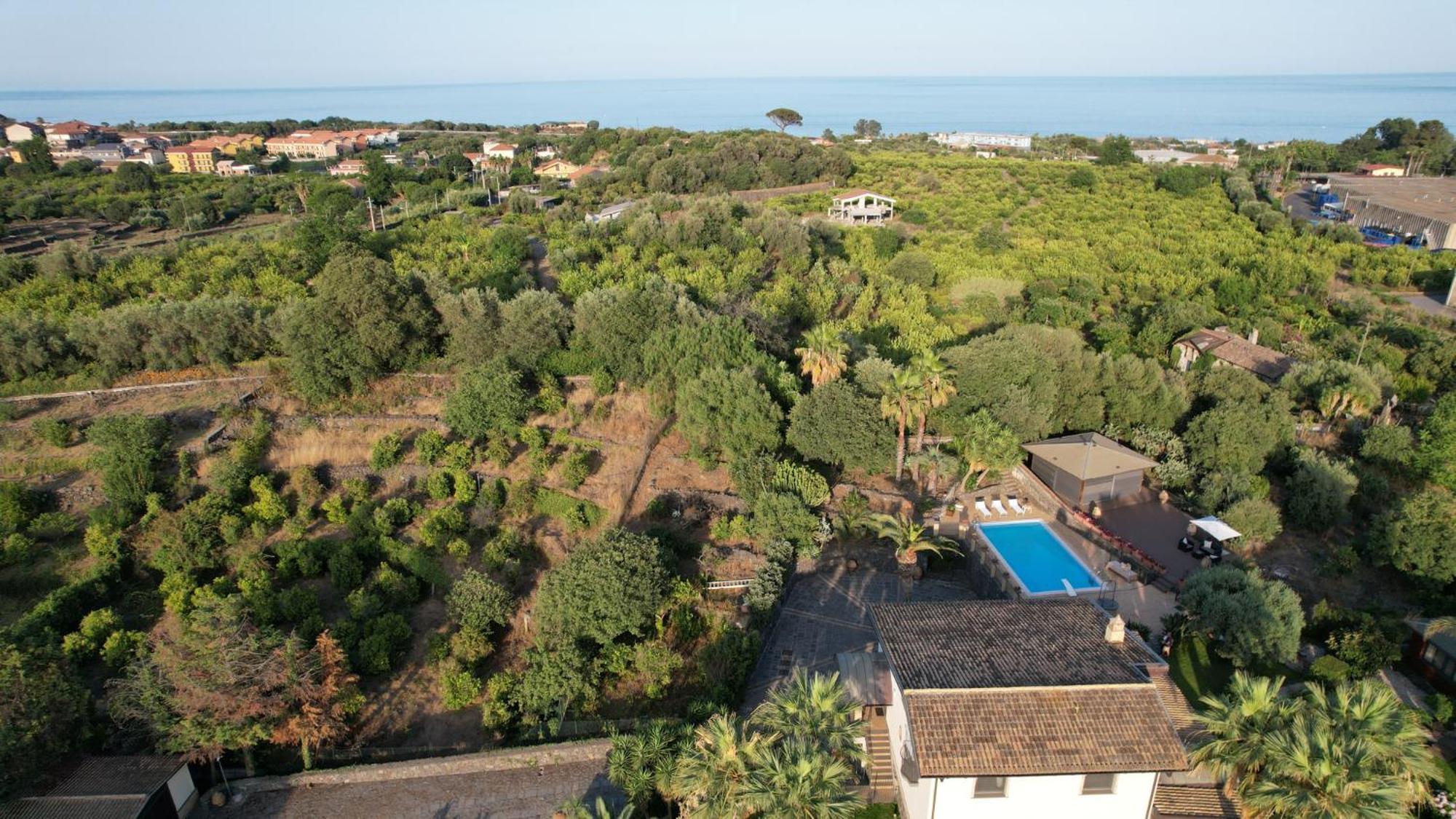Villa Biddizza Ачиреале Екстериор снимка