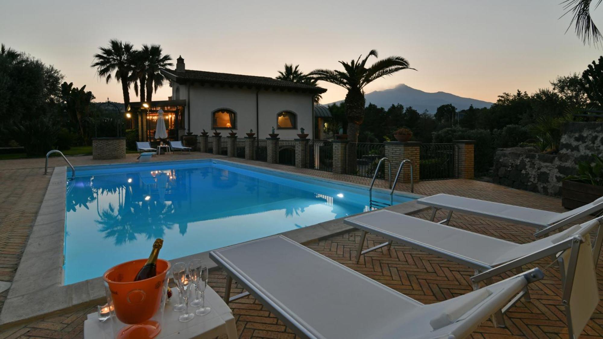 Villa Biddizza Ачиреале Екстериор снимка