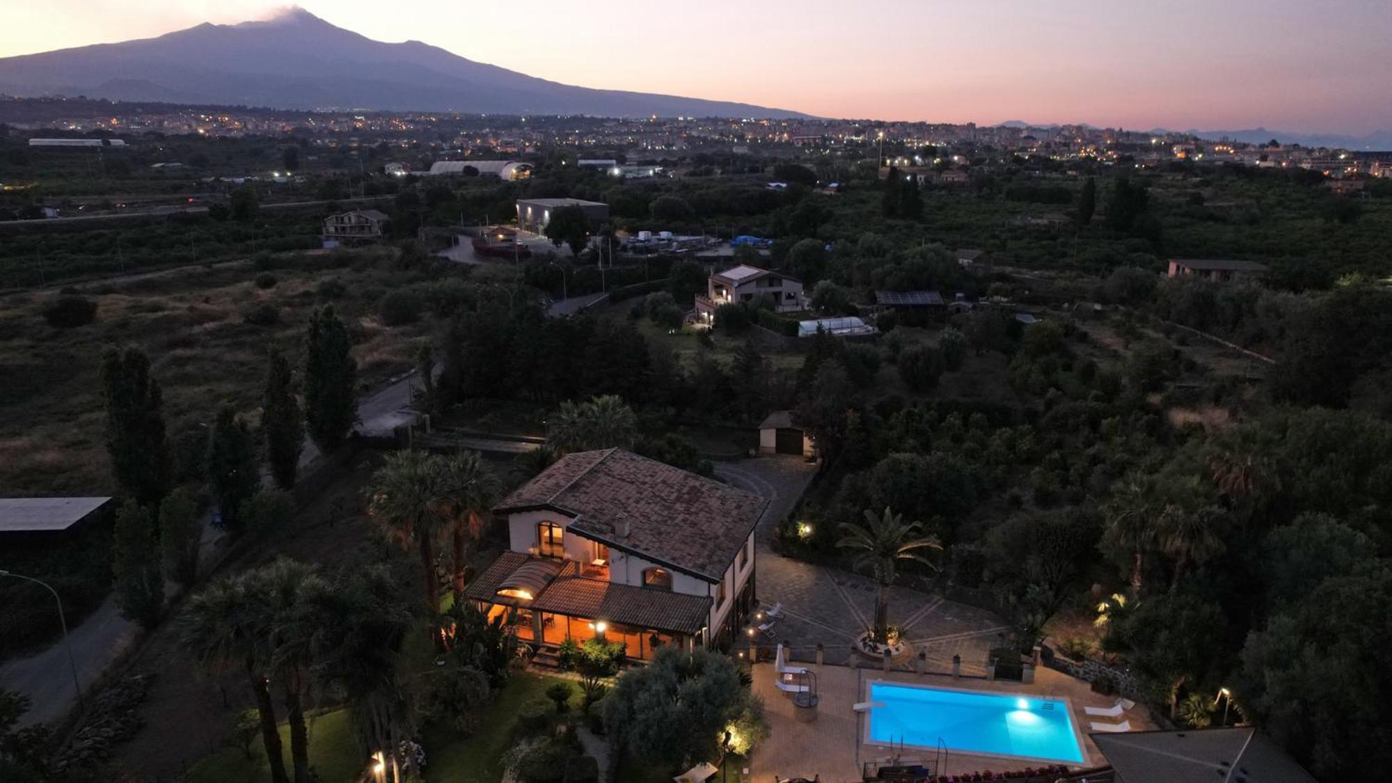 Villa Biddizza Ачиреале Екстериор снимка